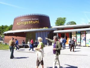 Besucher im Rügen Nationalpark-Zentrum Königsstuhl mit UNESCO Kulturerbe